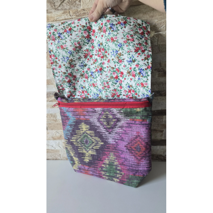 Bolso con solapa y flecos