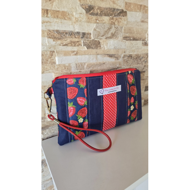 Clutch con estampado fresas