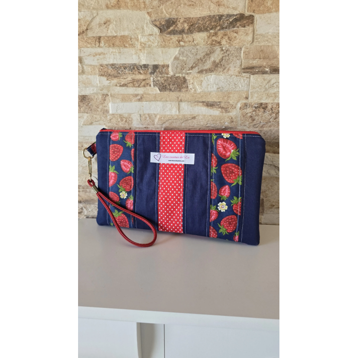 Clutch con estampado fresas