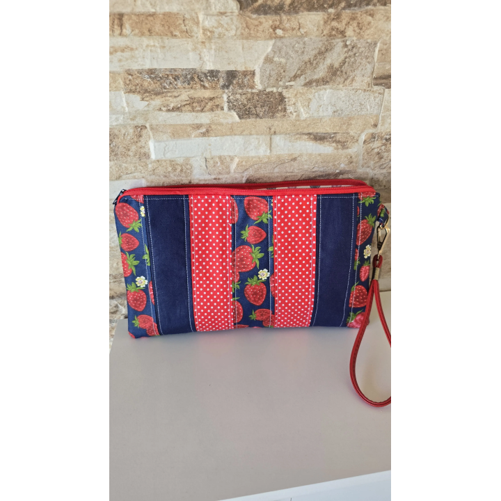 Clutch con estampado fresas