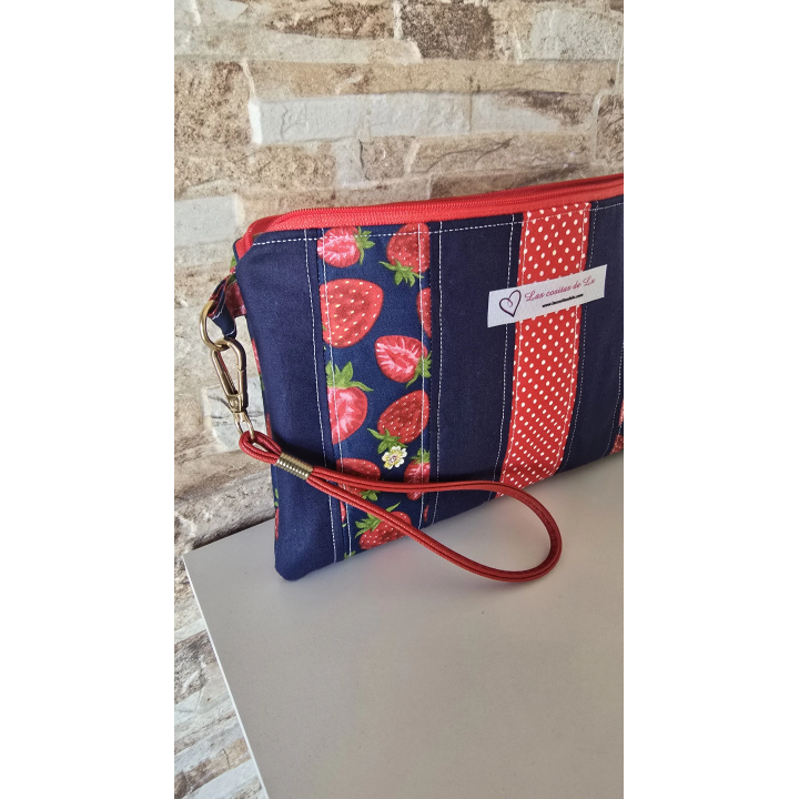 Clutch con estampado fresas